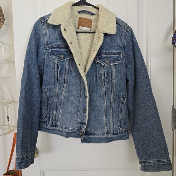 Levi's Jackets & Blazers - Levis Trucker Jacket